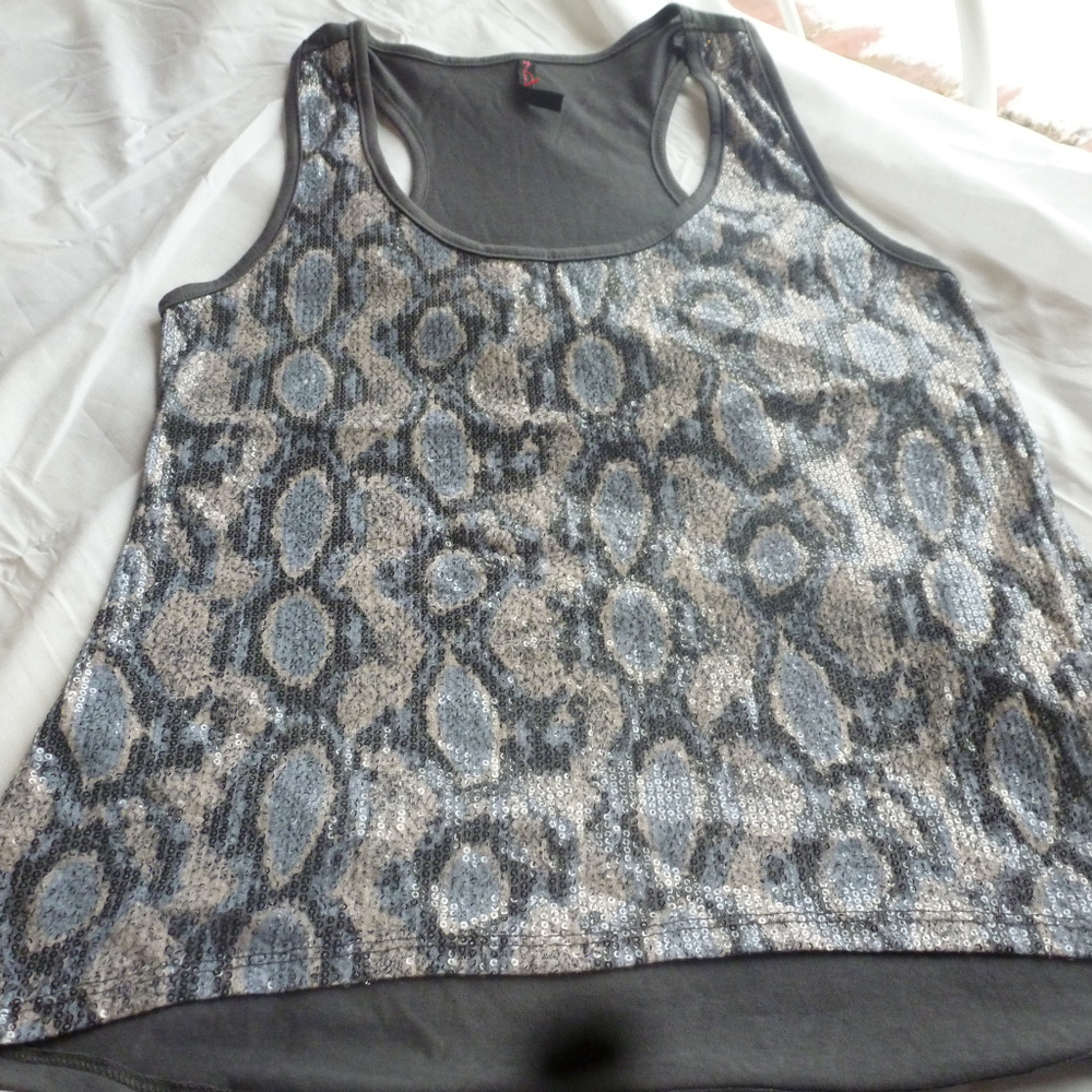 ✨ Hybrid Apparel Sequin Front Sleeveless Top | Size L (Fits 12–14) | NWOT - Picture 5 of 5